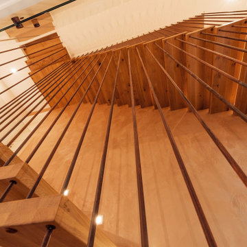 Консольная лестница с элементами ржавчины