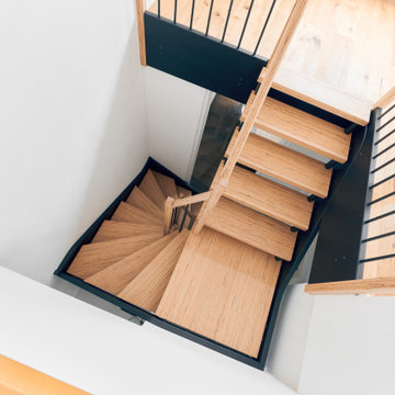 Лестница в квартире (BauBuche и элементы с эффектом необработанной стали)