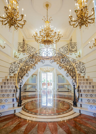 Traditional Staircase by АРTэврика - студия дизайна интерьеров