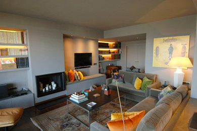 Example of a transitional living room design in Barcelona
