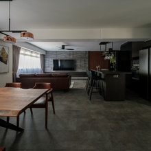 Houzz Tour: Rustic Meets Luxury in This 5-Room Flat
