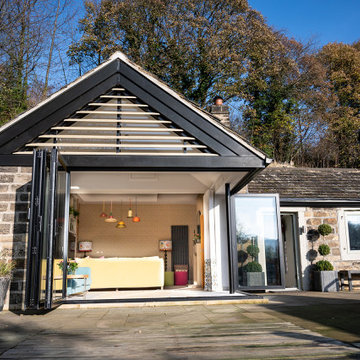 1800s Cottage Cantilevered Glass Extension