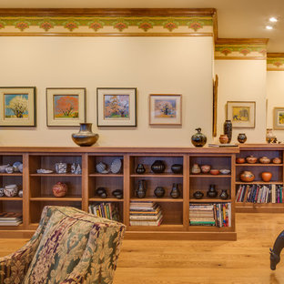 Immagine di un grande soggiorno tradizionale aperto con sala formale e pareti beige