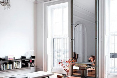 Свежая идея для дизайна: большая парадная, изолированная гостиная комната в классическом стиле с белыми стенами - отличное фото интерьера