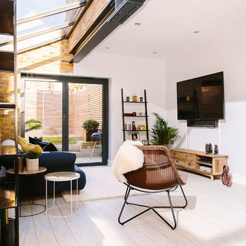 A light & bright living space with an industrial twist