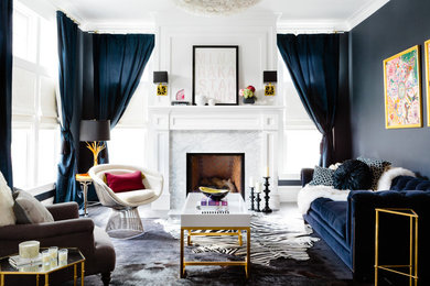 Idee per un soggiorno classico con sala formale, pareti blu, camino classico, cornice del camino in pietra e tappeto