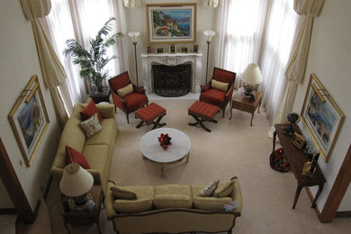 Example of a classic living room design in Milwaukee