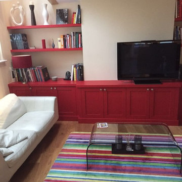Alcove across chimney breast with TV & shelving