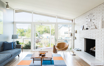Houzz Tour: Midcentury Beach House Opens Up to the Outdoors