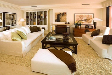 Foto de salón para visitas tipo loft tradicional renovado grande sin televisor con paredes beige, suelo de mármol y suelo beige