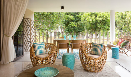Houzz Tour: Resort Living in a 5-Bedroom Apartment