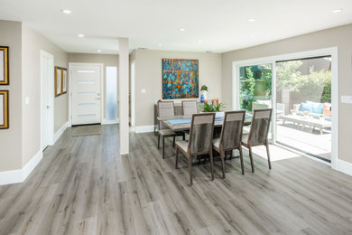 Example of a minimalist dining room design in Sacramento