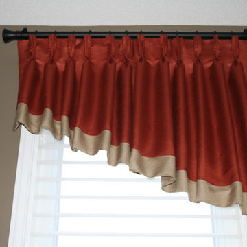 Asymetrical pleated valance