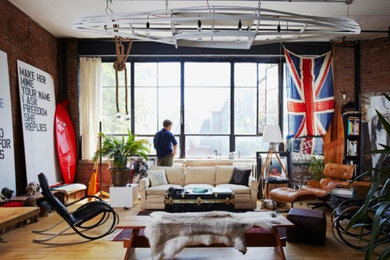 Example of an eclectic living room design in Toronto