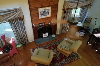 Minimalist living room photo in Richmond