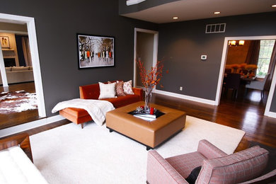 На фото: открытая, парадная гостиная комната среднего размера в современном стиле с серыми стенами и темным паркетным полом без телевизора, камина