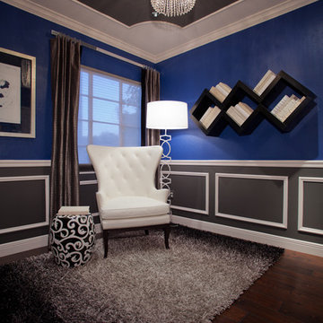 Blue and White Library / Reading Room