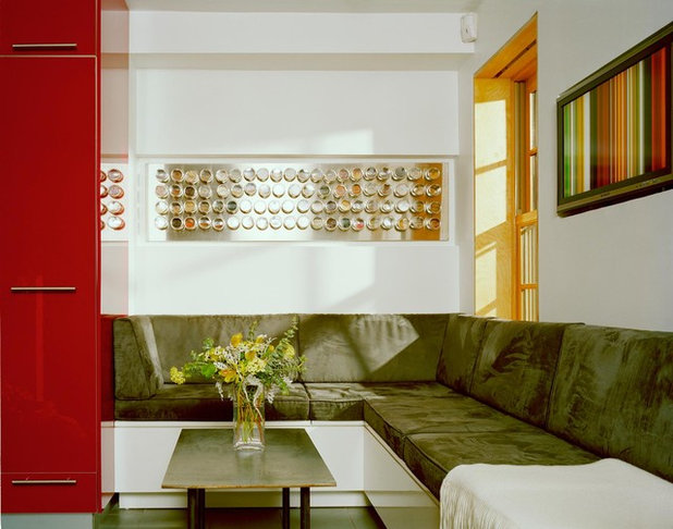 Modern Living Room by Jordan Parnass Digital Architecture