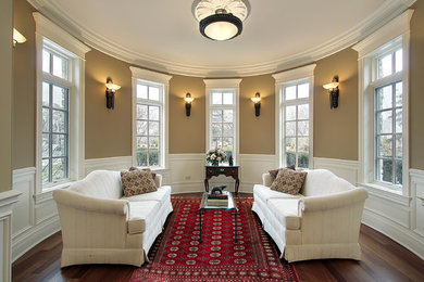 Пример оригинального дизайна: гостиная комната среднего размера в классическом стиле с зелеными стенами