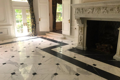Esempio di un soggiorno vittoriano con pavimento in marmo