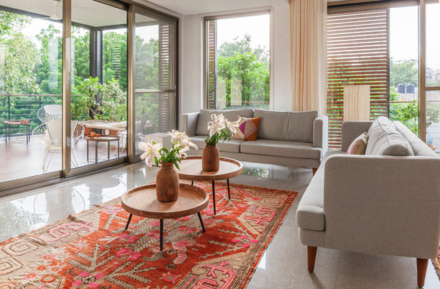 Contemporary Living Room by Kumar Moorthy & Associates