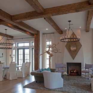 Example of an eclectic living room design in Miami