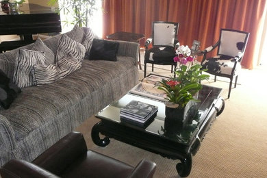 Immagine di un soggiorno chic di medie dimensioni e aperto con pareti beige e moquette