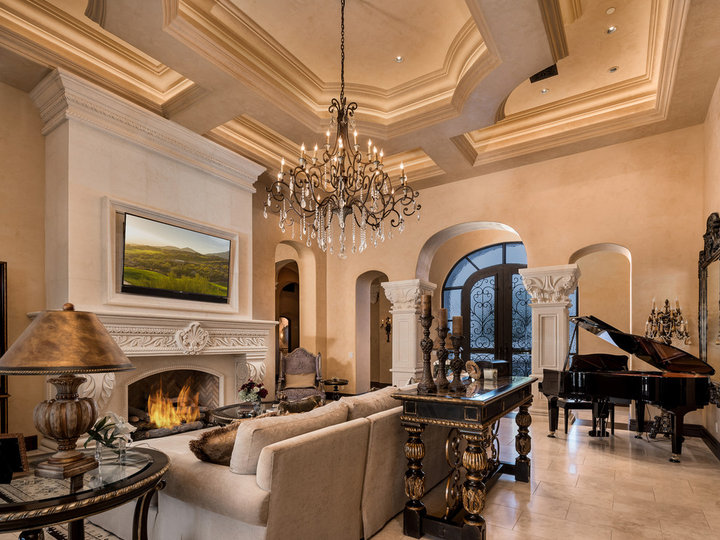 Open - Mediterranean Living Room