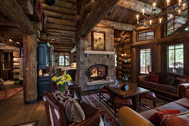 Idée de décoration pour un salon chalet de taille moyenne et ouvert avec une salle de réception, un mur marron, parquet clair, une cheminée standard, un manteau de cheminée en pierre et aucun téléviseur.