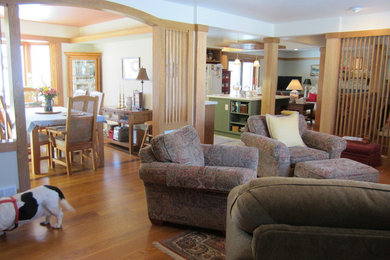 Example of an arts and crafts living room design in Denver