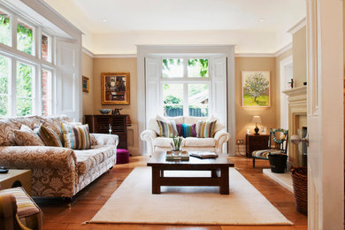 Design ideas for a traditional living room in Surrey.