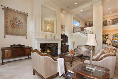 Immagine di un soggiorno tradizionale di medie dimensioni e aperto con sala formale, pareti beige, camino classico, cornice del camino in pietra e pavimento beige