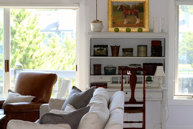 サンタバーバラにある低価格の広いコンテンポラリースタイルのおしゃれなLDK (白い壁、カーペット敷き、標準型暖炉、壁掛け型テレビ) の写真