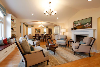 Example of a transitional living room design in San Francisco