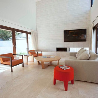 75+ Wohnen mit Travertin und Gaskamin Ideen & Bilder - August 2021