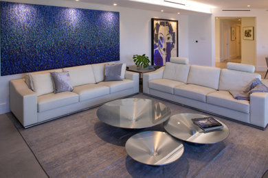 Foto di un soggiorno design di medie dimensioni e chiuso con sala formale, pareti bianche, pavimento in gres porcellanato, parete attrezzata e pavimento grigio