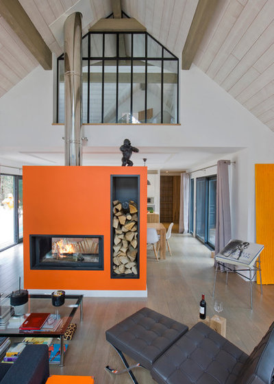 Contemporary Living Room by blackStones