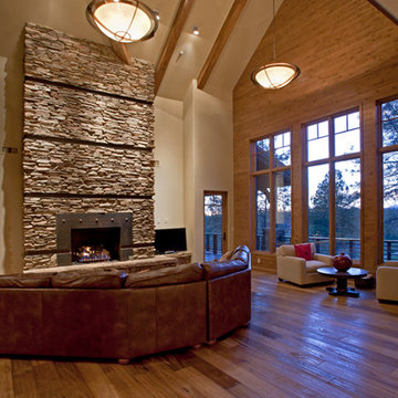 Contemporary Cabin in Pine Canyon