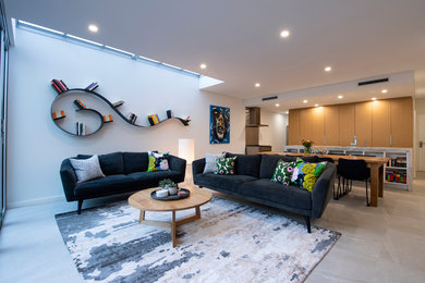 Mittelgroßes, Offenes Modernes Wohnzimmer ohne Kamin mit weißer Wandfarbe, Porzellan-Bodenfliesen und grauem Boden in Perth