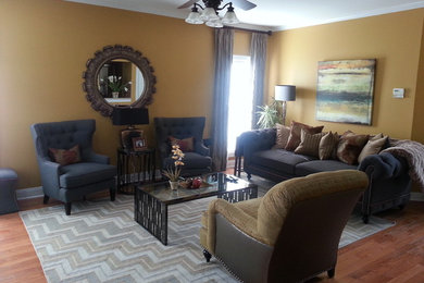 Example of a mid-sized classic living room design in Atlanta