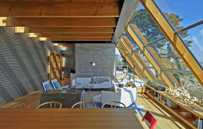 Houzz Tour: A Light-Filled Home Clings to a Cliff