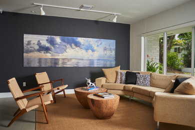 На фото: большая парадная, изолированная гостиная комната в стиле модернизм с белыми стенами, бетонным полом и серым полом без камина, телевизора