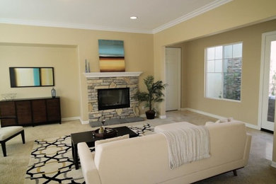 Großes, Repräsentatives, Fernseherloses, Abgetrenntes Modernes Wohnzimmer ohne Kamin mit beiger Wandfarbe, Teppichboden, Kaminumrandung aus Holz und beigem Boden in Los Angeles