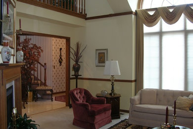 Example of a large classic living room design in Chicago