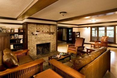 Cette image montre un grand salon craftsman ouvert avec une salle de réception, un mur beige, parquet clair, une cheminée standard, un manteau de cheminée en carrelage, aucun téléviseur et un sol beige.