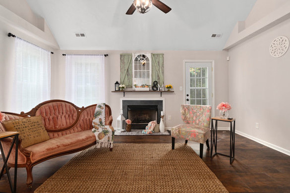 Shabby Aina Chic Interior Decorating & Staging - Chesapeake, VA, US | Houzz