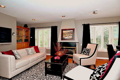 Example of a classic living room design in Toronto