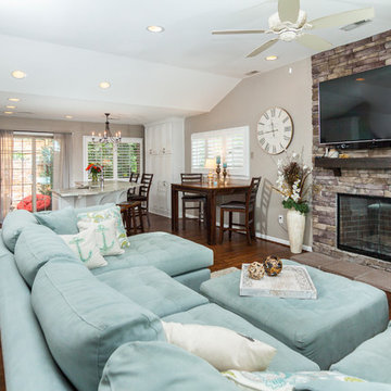 Crownsville Waterfront Home: Living Room