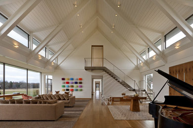 Свежая идея для дизайна: огромная гостиная комната в современном стиле с музыкальной комнатой и ковром на полу - отличное фото интерьера