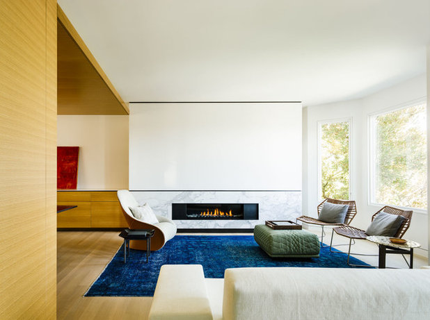 Contemporary Living Room by John Maniscalco Architecture